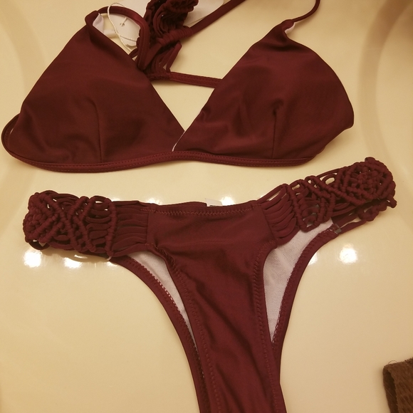 I'm selling 3 wigs that's in  the pictures . - Picture 4 of 4